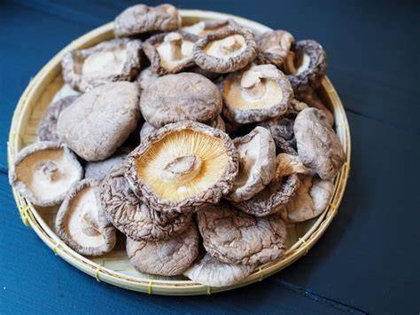 Setas shiitake secas