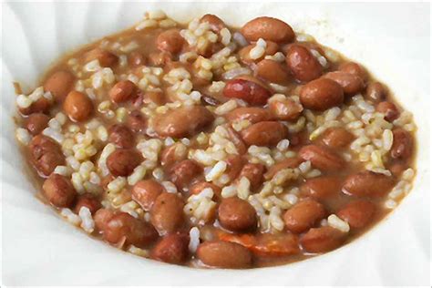 Plato de judías rojas con arroz