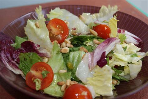 Ensalada vegetariana con vinagreta de soya