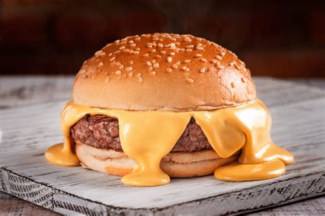 Arroz con carne de hamburguesa y queso