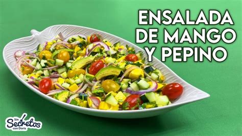 Ingredientes frescos para ensalada de mango y pepino