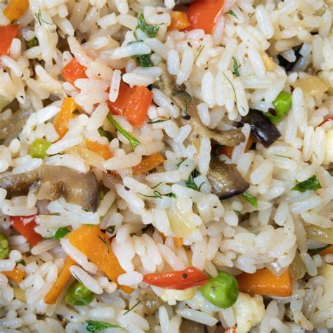 Arroz cocinado con verduras