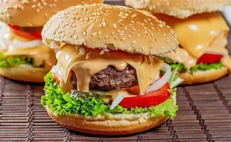Hamburguesa casera con ingredientes frescos