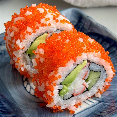 California roll con tobiko