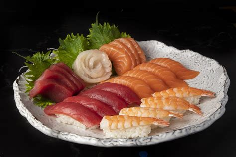 Diferentes tipos de sushi: nigiri, maki y sashimi