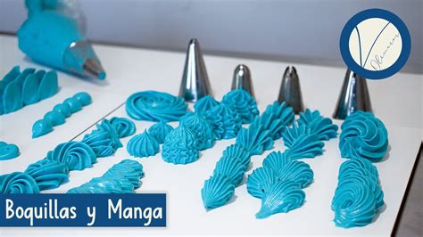 Variedad de boquillas para manga pastelera sobre una superficie