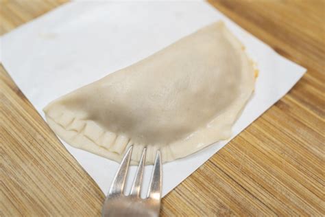Sellado de empanadilla con tenedor