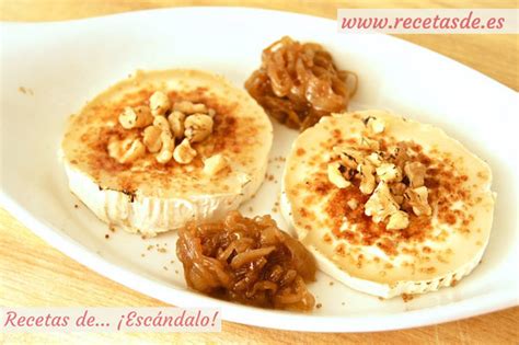 QUESO DE CABRA SELLADO CON CEBOLLA CARAMELIZADA Y NUECES EN TOSTADA