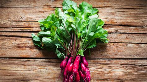 Tabla nutricional comparativa de las hojas de remolacha y espinacas