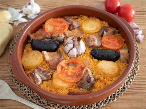 Arroz al horno tradicional en cazuela de barro