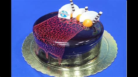 Imagen de una torta con efecto espejo