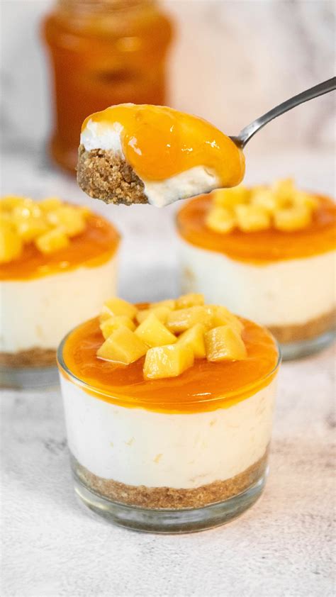 Vasitos de mango con nata