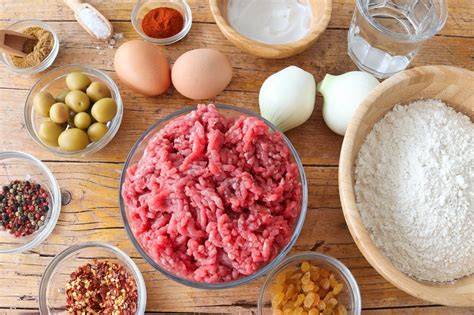 Ingredientes frescos para el relleno de empanadas