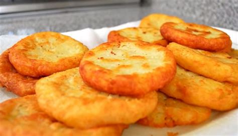 Tortitas de papa fritas doradas