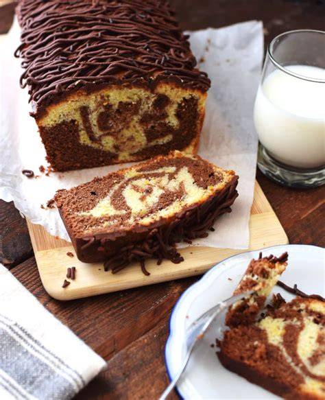 Torta de banana y chocolate marmoleada