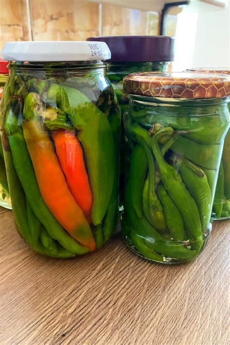 Pimientos en vinagre en frascos de vidrio