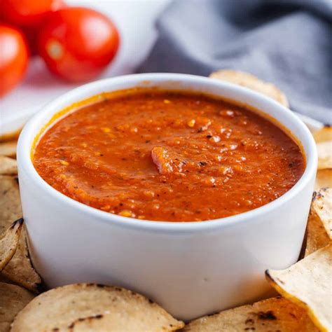 Ingredientes frescos para salsa roja