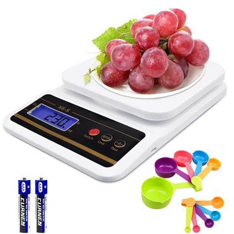 Báscula de cocina digital pesando frutas