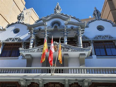 Murales de Alfredo Claros en el Ateneo de Sueca