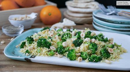 Ensalada de cuscús de brócoli con aceitunas y vinagreta
