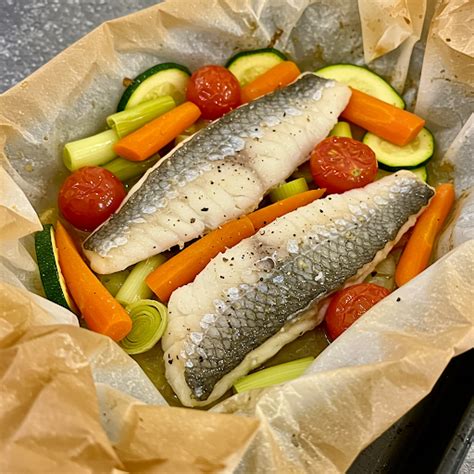 Merluza en papillote con verduras