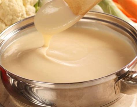 Salsa blanca espesándose