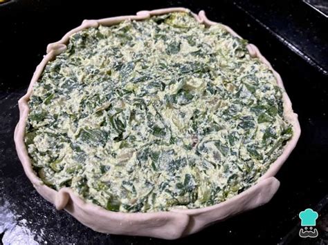 Tarta de brócoli y espinaca recién horneada