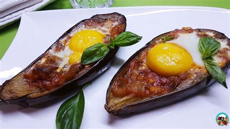 Berenjenas con tomate y huevo al plato