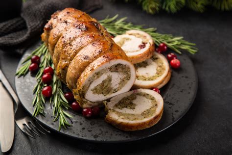 Pechuga de pavo rellena con un apetitoso corte transversal