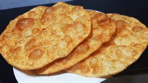 Tortas fritas recién hechas espolvoreadas con azúcar