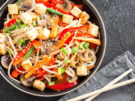 Tofu salteado con verduras
