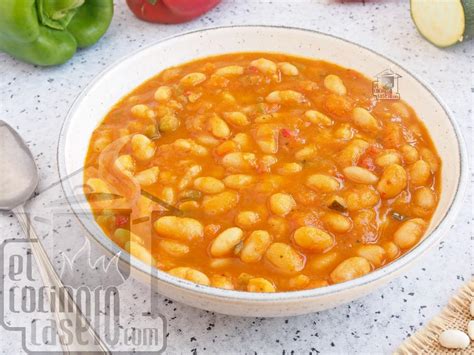 Olla con alubias, verduras y chorizo antes de la cocción
