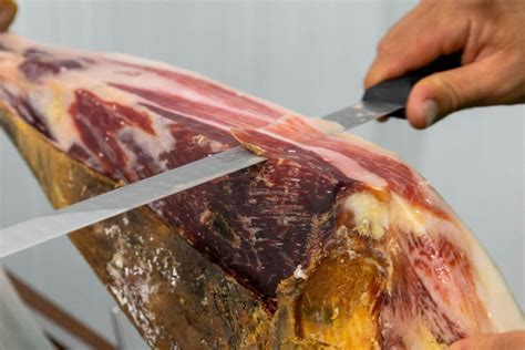 Infografía comparativa de tiempos de curación de jamón y paleta ibérica