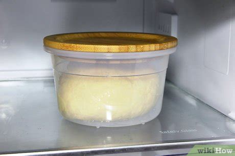Masa de croquetas reposando en el refrigerador