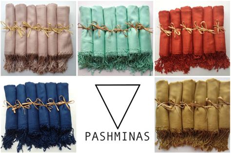 Variedad de pashminas de colores para bodas