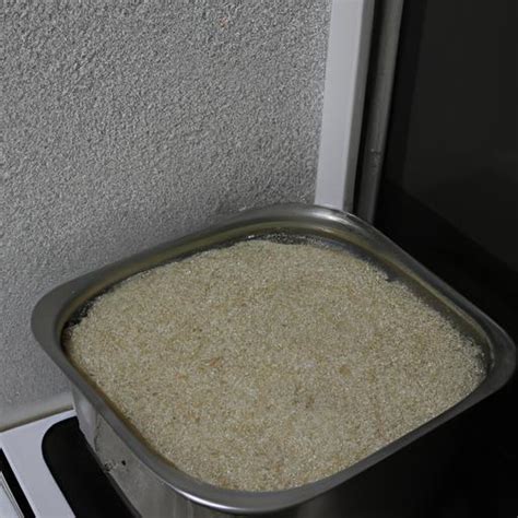 Arroz descongelándose en un refrigerador