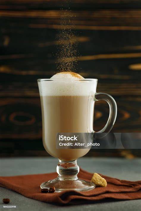 vaso de masato frío con canela en polvo