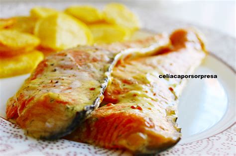 Escalopines de salmón horneados con tomate