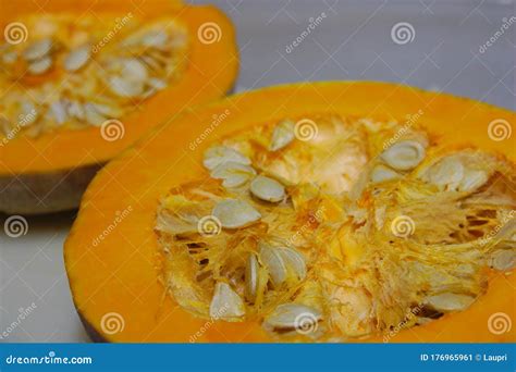 Calabaza abierta mostrando su interior