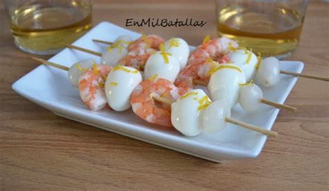 Brochetas de langostinos y huevos de codorniz