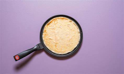 Sartén cocinando un crepe