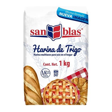 Imagen de paquetes de harina de yuca en un supermercado