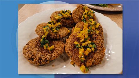 Proceso de formar y empanar milanesas de lentejas