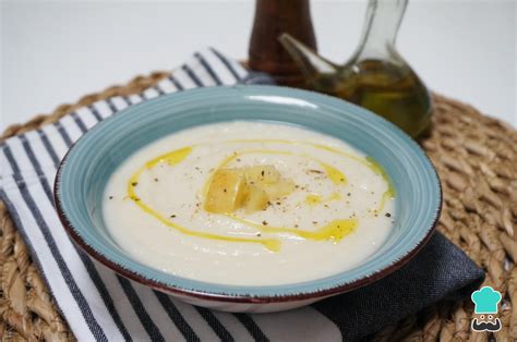 Ingredientes frescos para crema de coliflor, manzana y hinojo