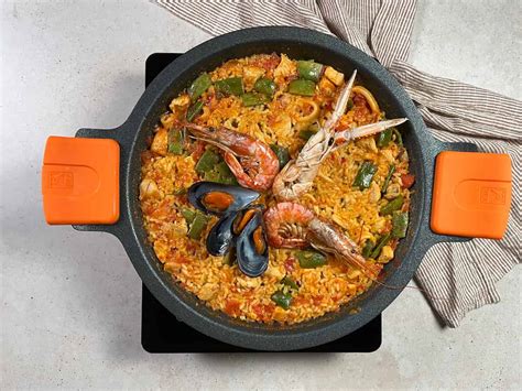 Representación de la leyenda del origen de la paella de matrimonio