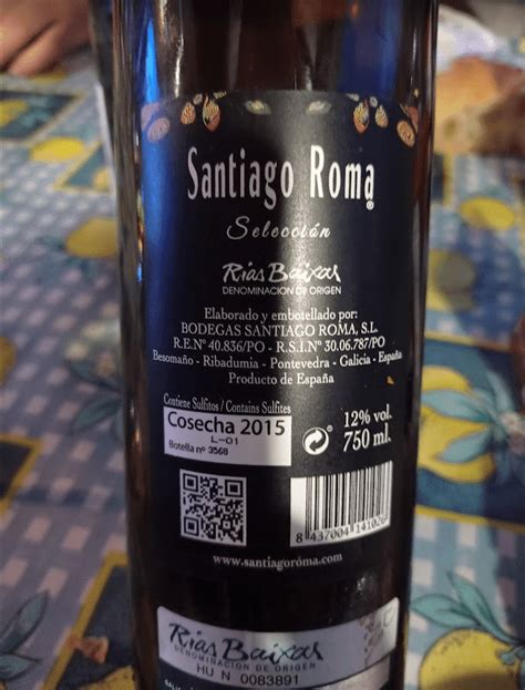 Botella de vino Albariño con copa