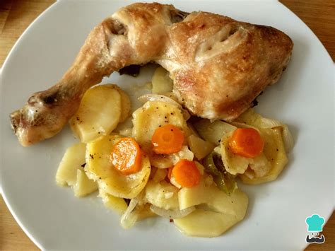 pechugas de pollo al horno con patatas y ensalada