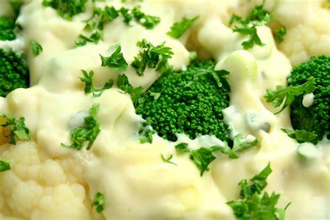 Ingredientes para la salsa blanca y el brócoli