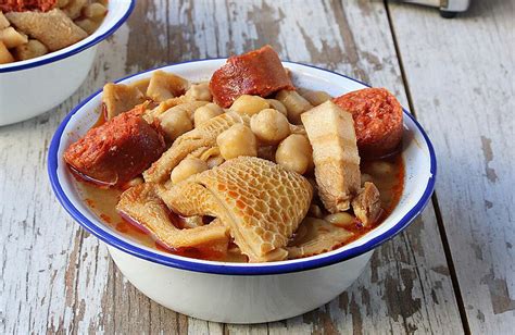 Infografía con los pasos clave para hacer callos de cordero
