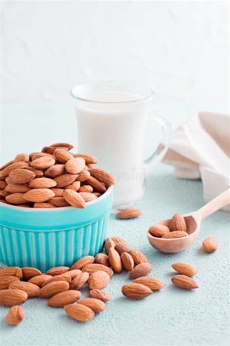 Almendras en un bol